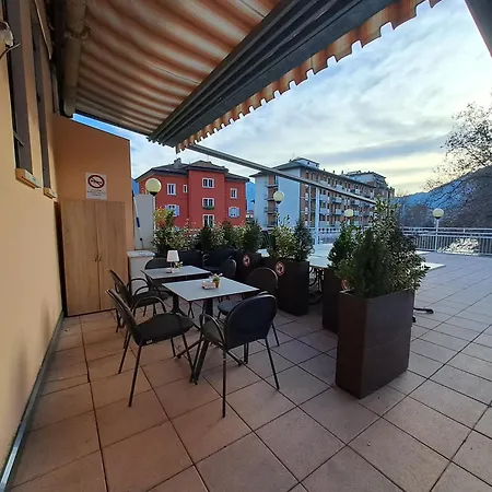 Grande Al Ponte. Situato Vicino All'ospedale, Al Parco E Al Centro Citta Apartment